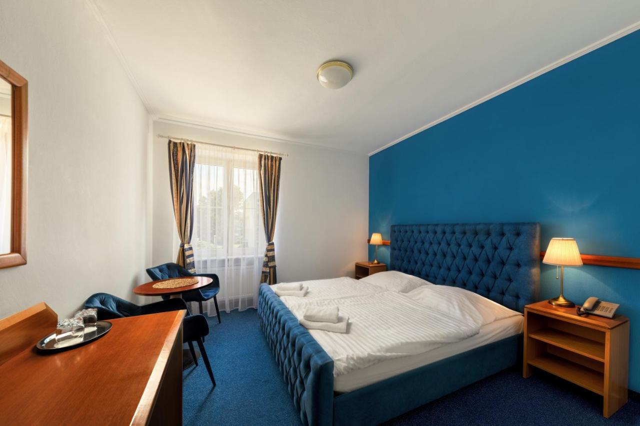 Prague Hotel Carl Inn Restaurant & Free Parking Exterior foto