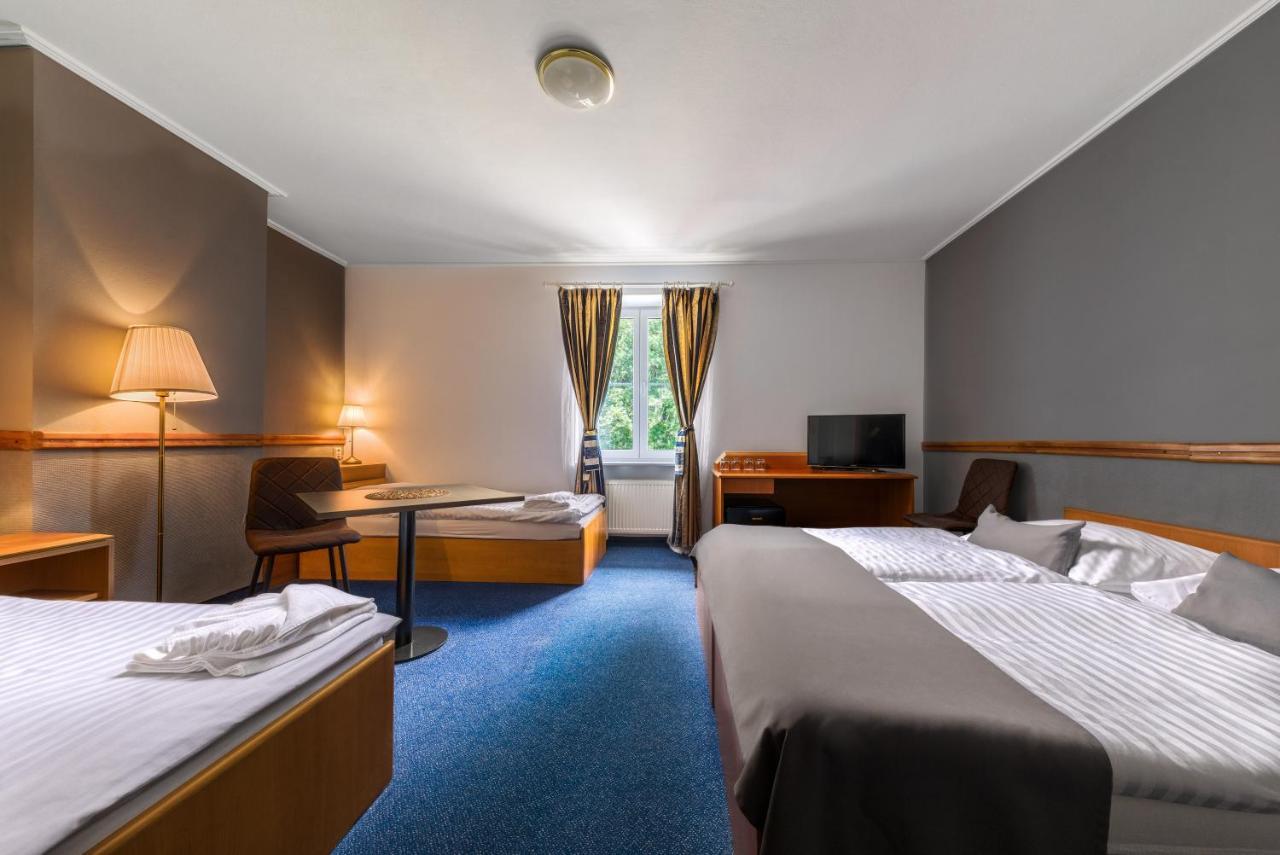 Prague Hotel Carl Inn Restaurant & Free Parking Exterior foto